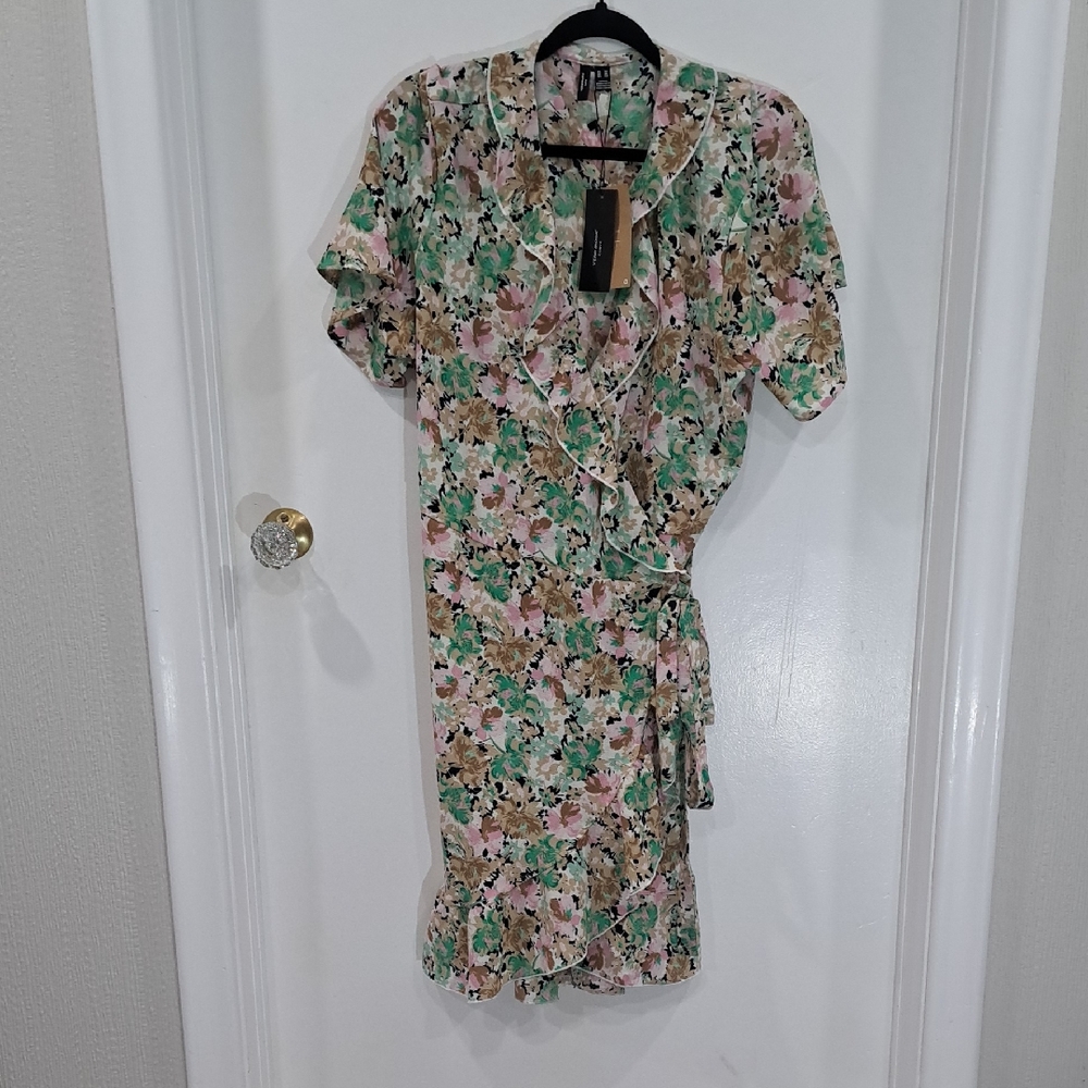 Vero Moda Floral Mini Dress in Green and Pink